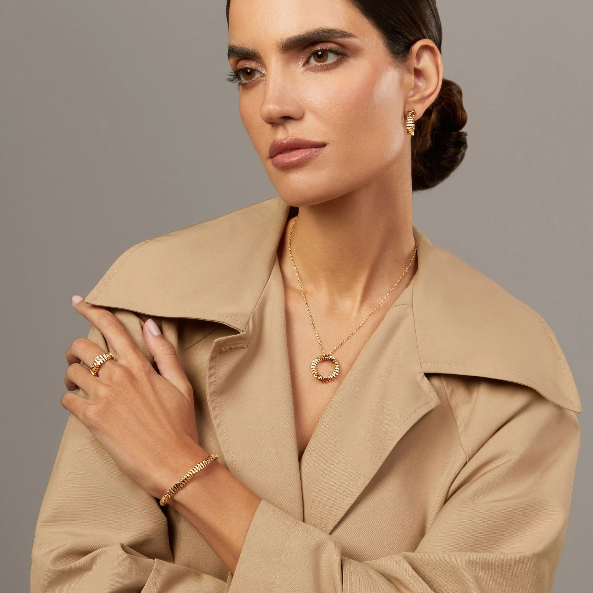 CRESCENDO MINI-ME YELLOW GOLD ROUND PENDANT - Image 2