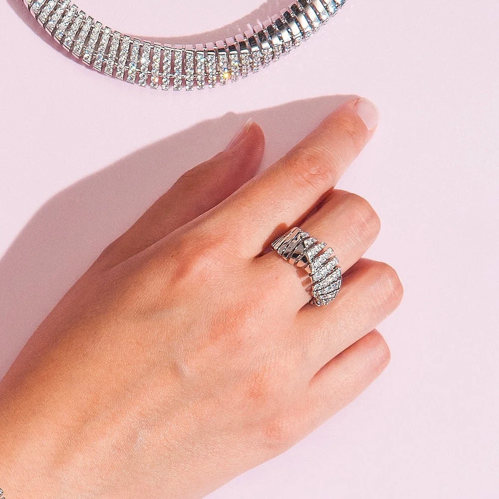 CRESCENDO WHITE GOLD DIAMOND RING - Image 4