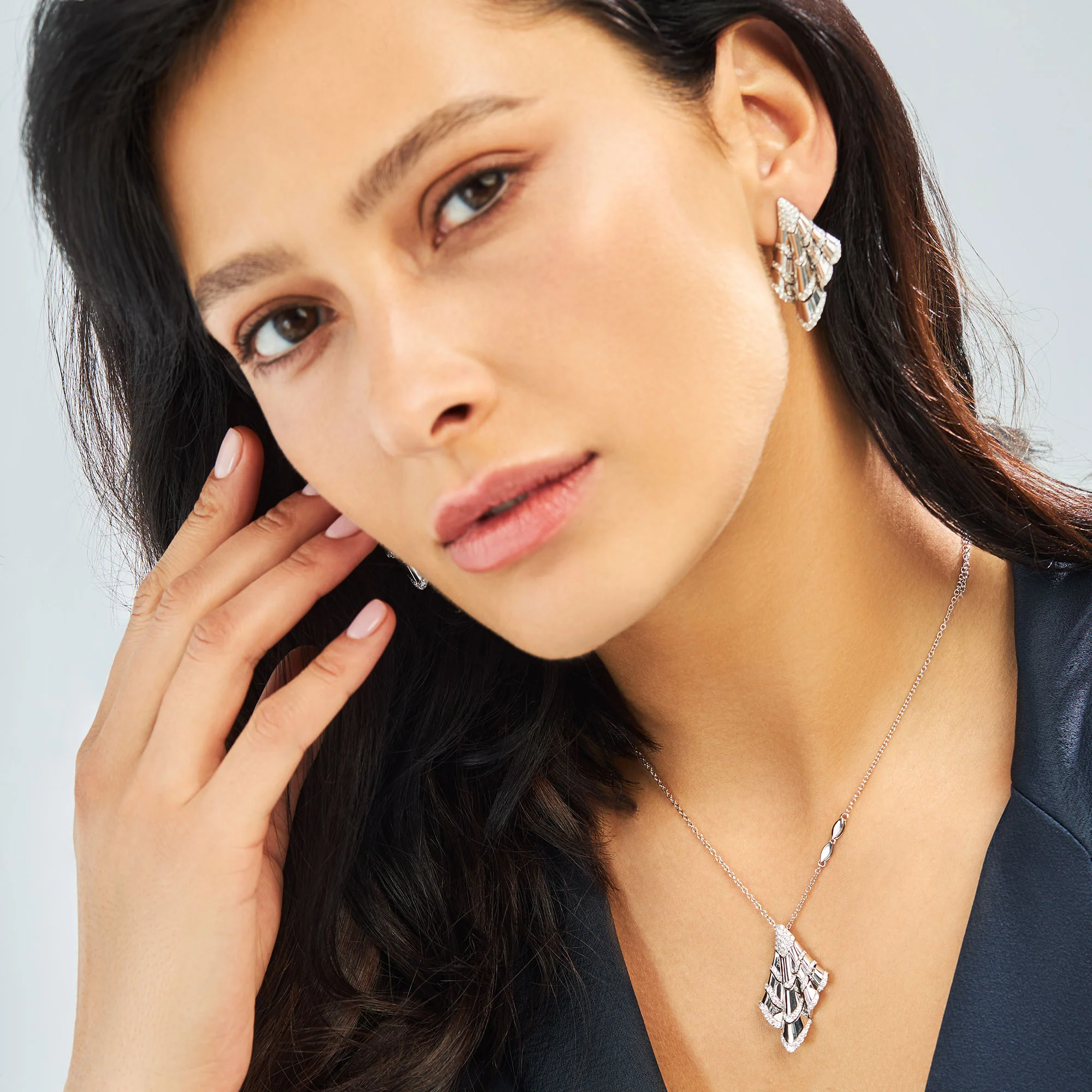 FOULARD SMALL WHITE GOLD DIAMOND PENDANT - Image 2