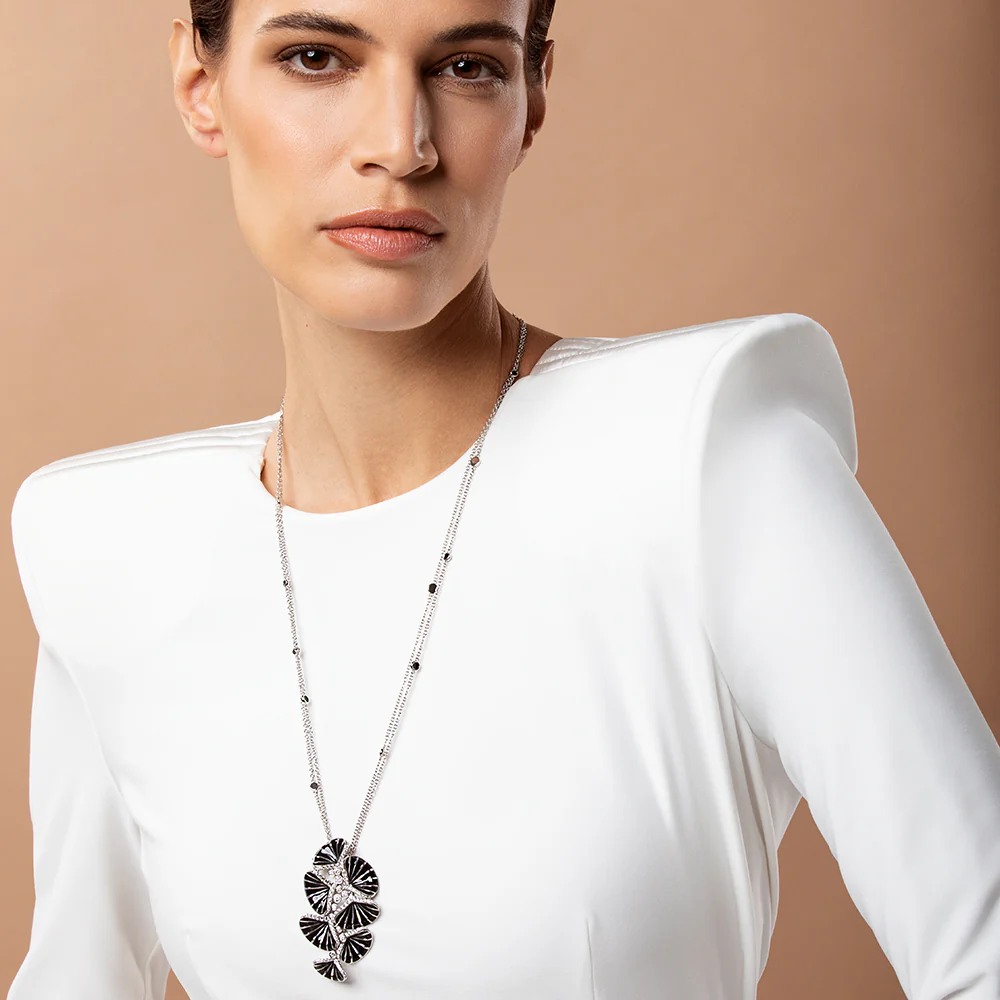 NINFEA LONG BLACK ENAMEL PENDANT - Image 3