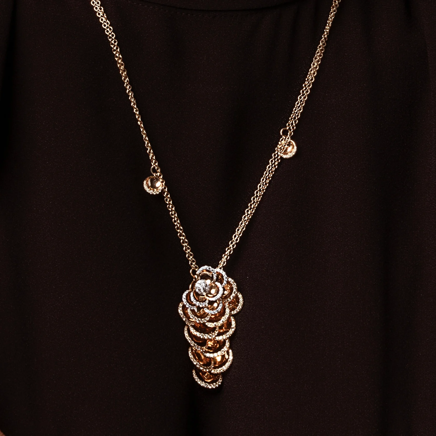 PETALS BIG YELLOW GOLD PENDANT