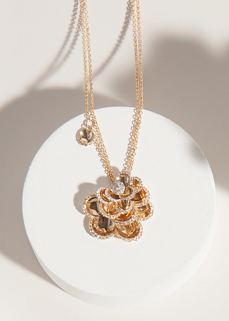 PETALS YELLOW GOLD PENDANT - Image 3
