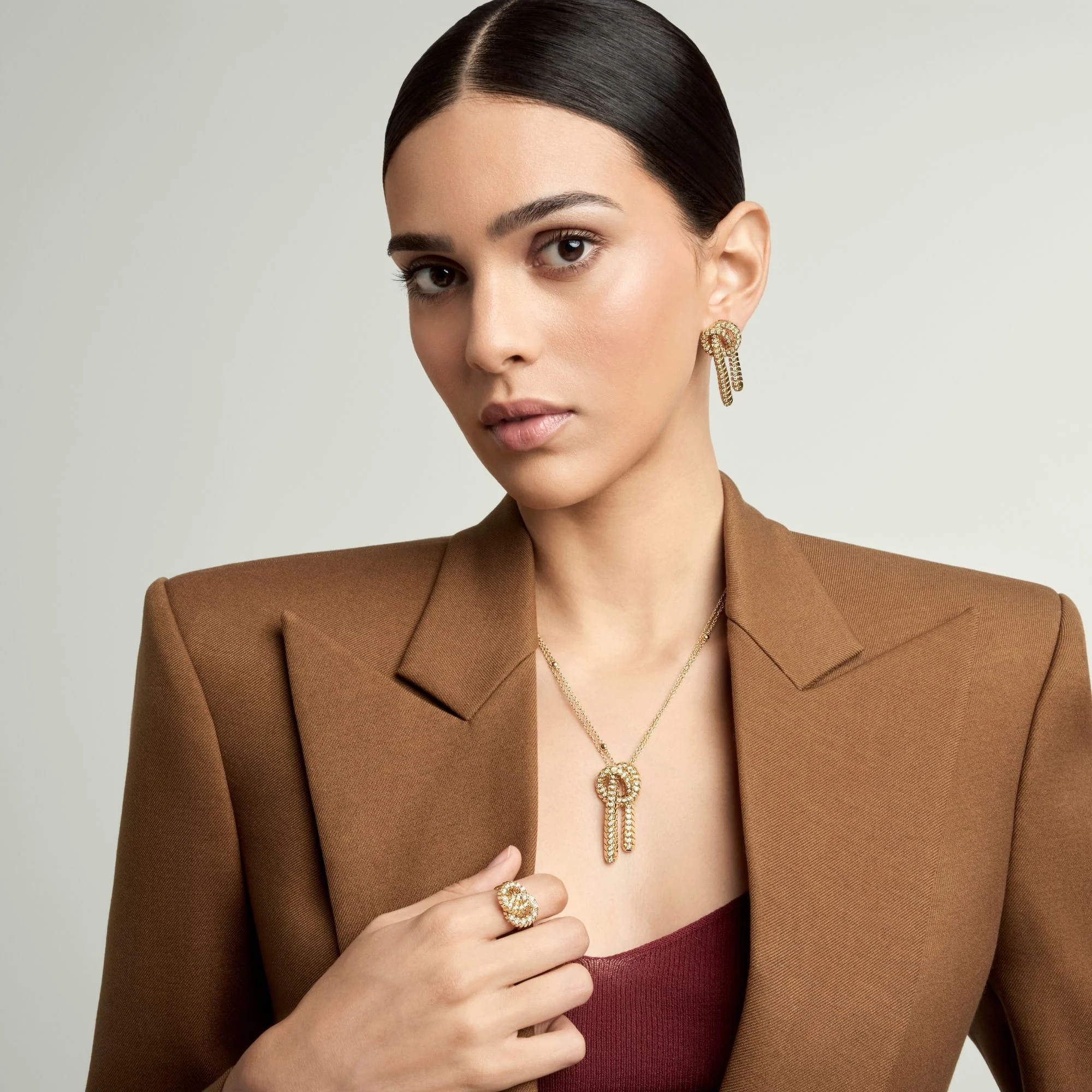 SNODO LONG YELLOW GOLD EARRINGS - Image 2