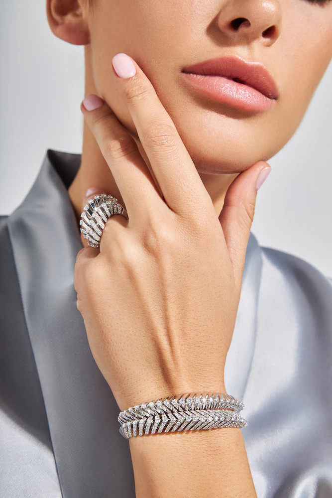 SOFFIO WHITE GOLD DIAMOND PAVÉ BRACELET - Image 3