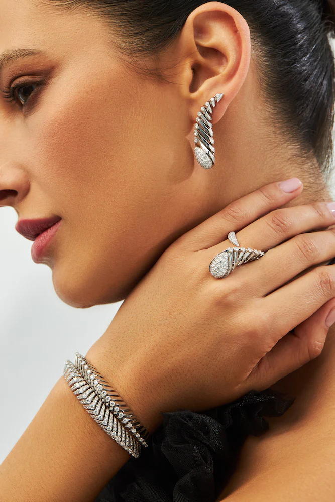 SOFFIO WHITE GOLD DIAMOND PAVÉ BRACELET - Image 5