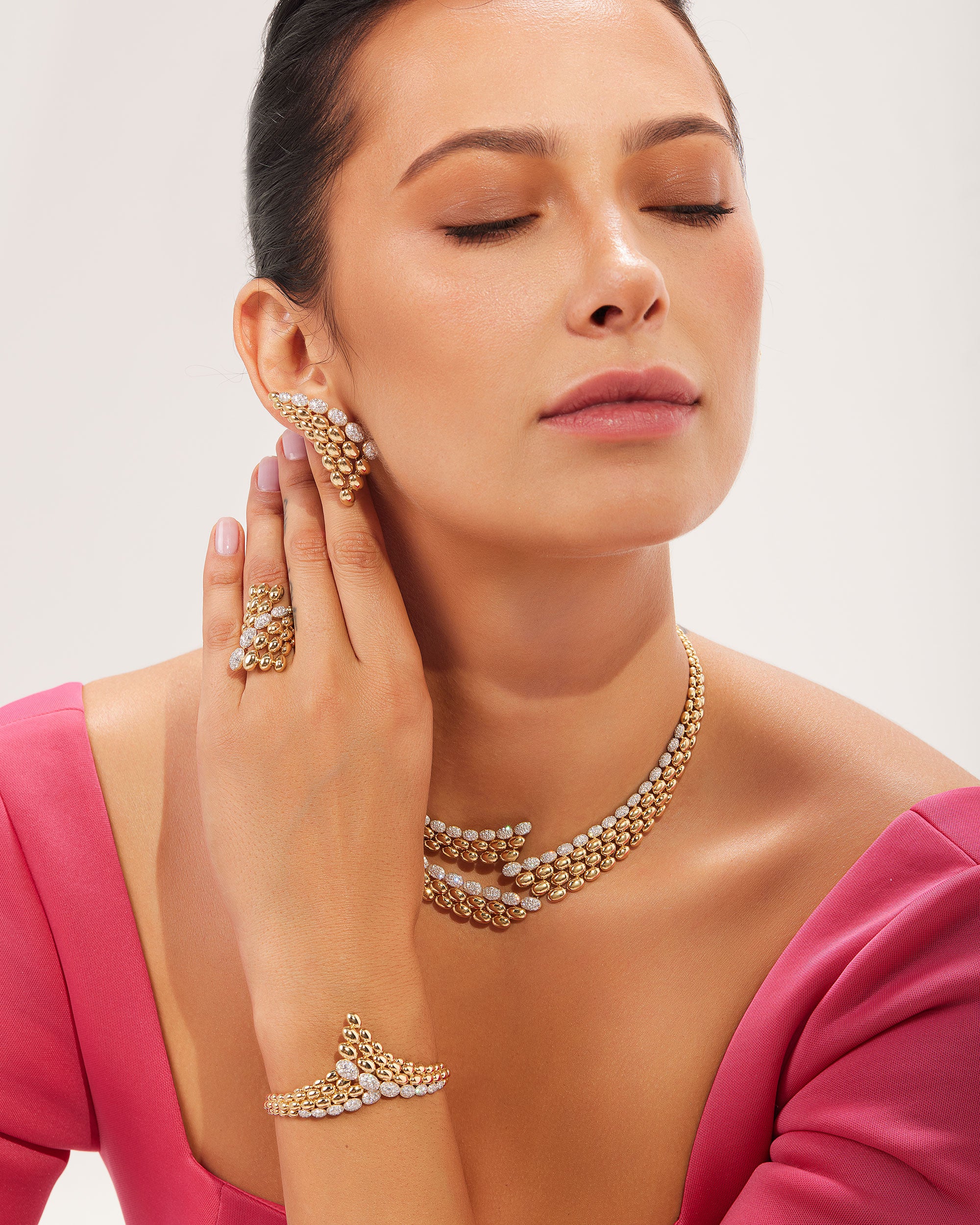 SOLEGIRA YELLOW GOLD DIAMONDS BRACELET - Image 3