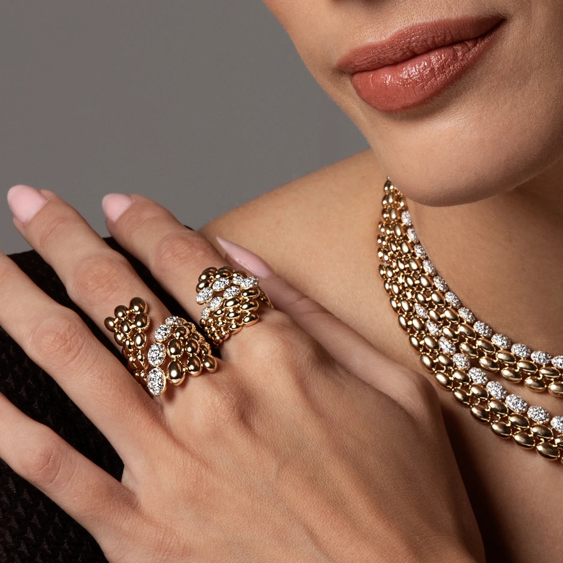SOLEGIRA YELLOW GOLD DIAMONDS SMALL RING - Image 3