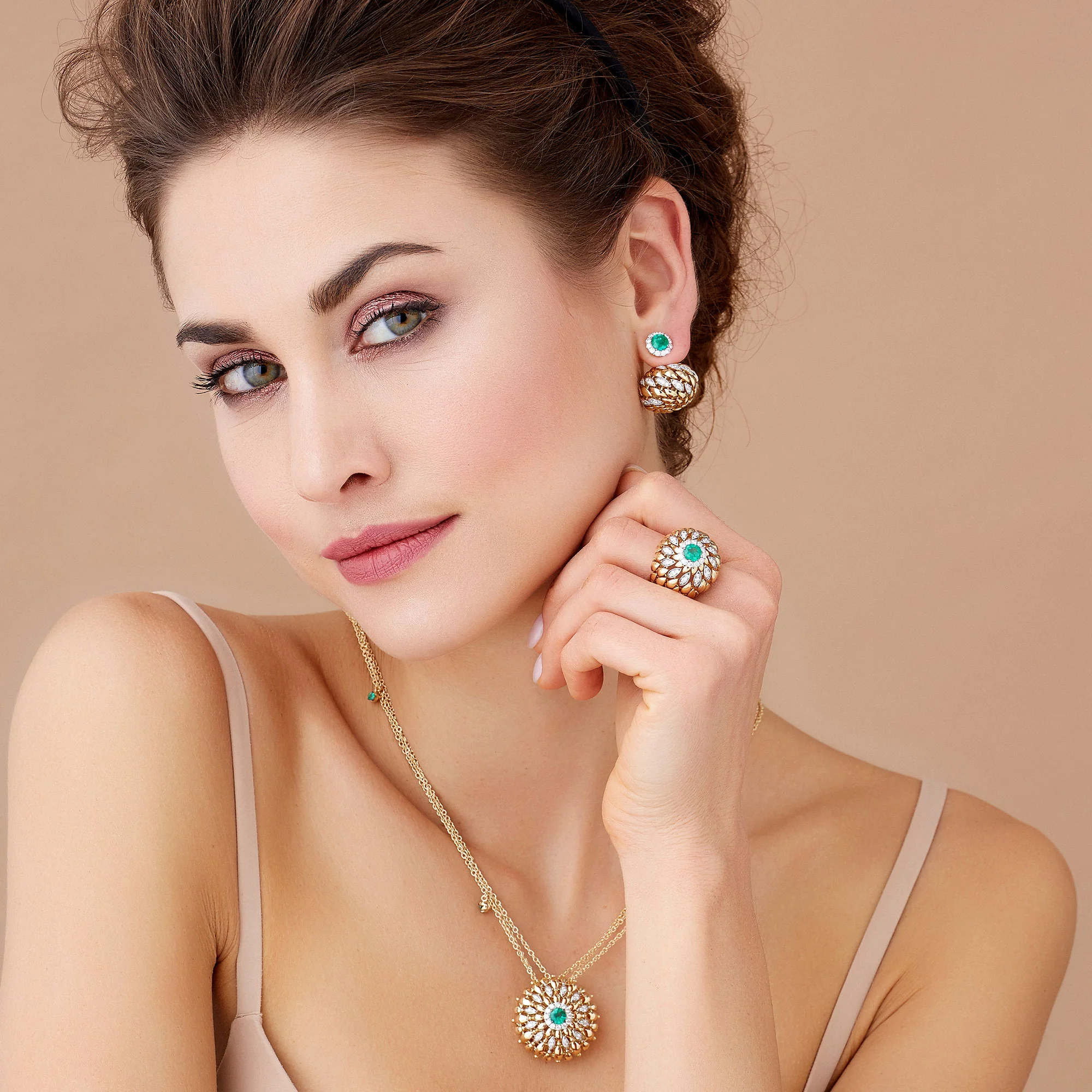 TWIST TWIST BIG YELLOW GOLD EMERALDS PENDANT - Image 2