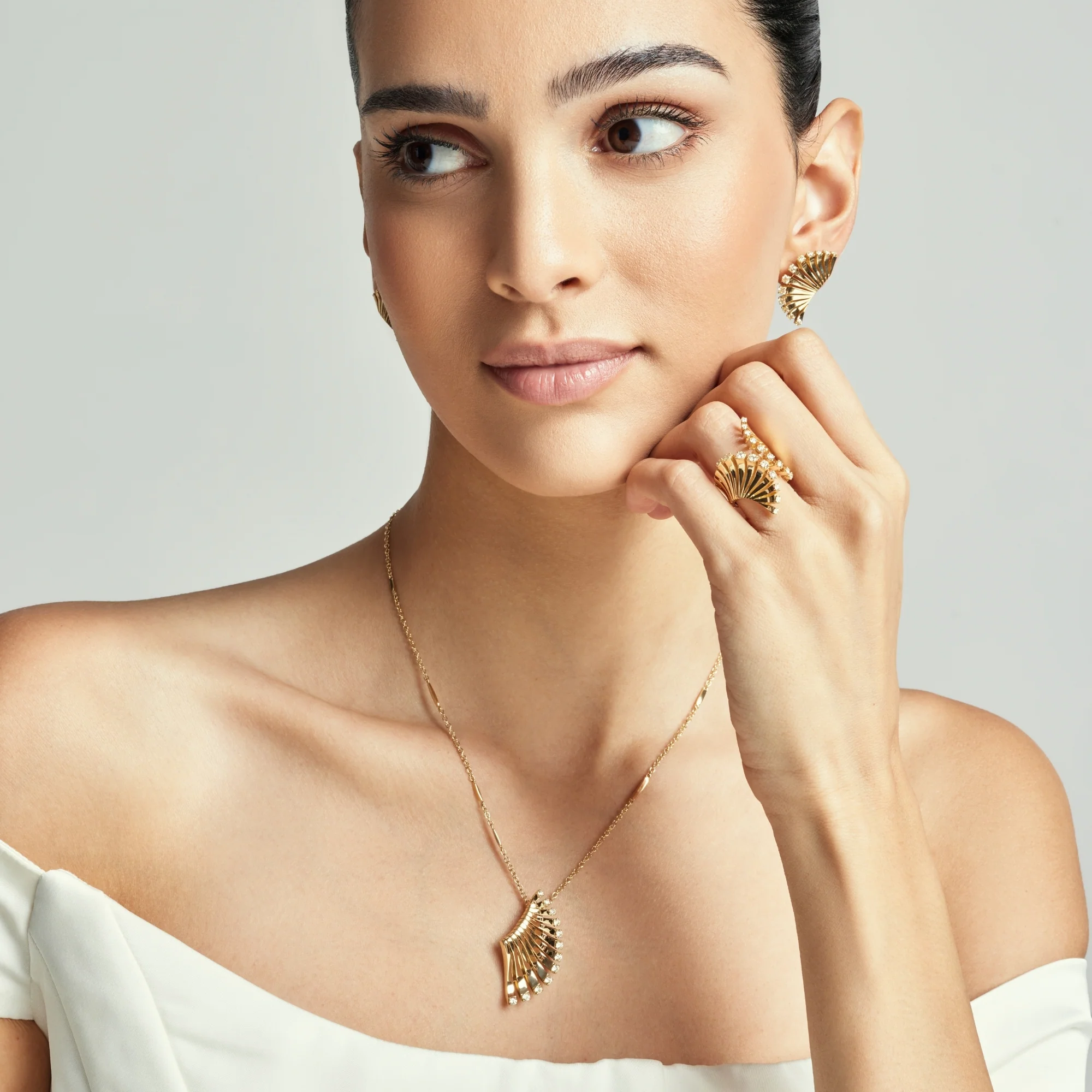 VITO VENTAGLIO YELLOW GOLD EARRINGS - Image 4