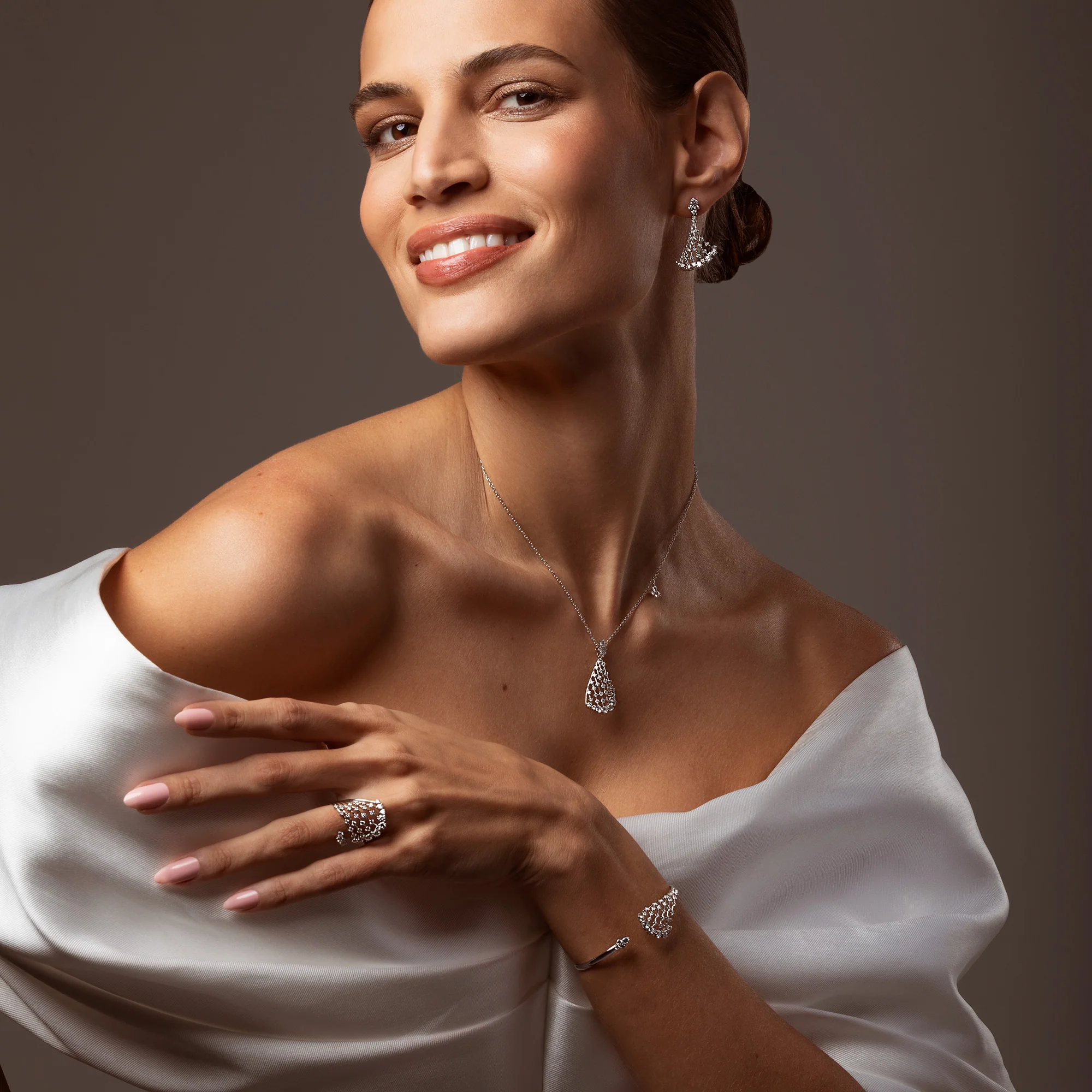 WHITE WONDERS ARIA WHITE GOLD RING - Image 3