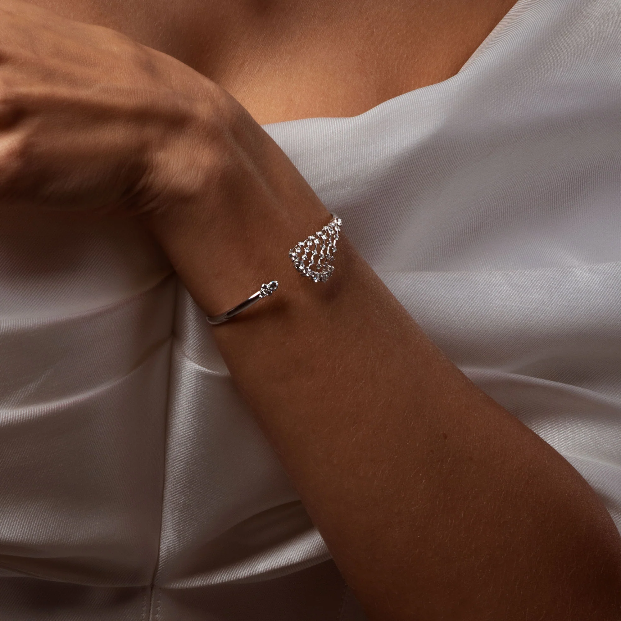 WHITE WONDERS ARIA WHITE GOLD BRACELET